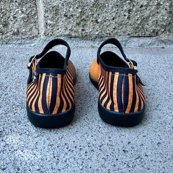 HOT CHOCOLATE DESIGN Bee Mary Jane Shoes 11 28 Unique Flats Mini Chocolaticas - Picture 7 of 10